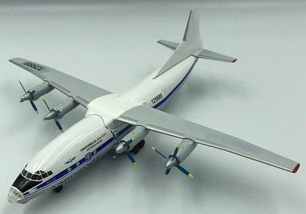 Aeroflot Antonov An-12 (KUM Models 1:200)