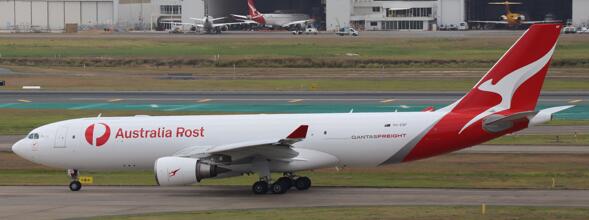 Qantas Freight Airbus A330-200P2F (JC Wings 1:200)