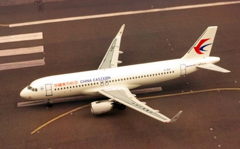 China Eastern Airbus A320S (Other (AeroClassics) 1:400)