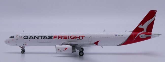 Qantas Freight Airbus A321(P2F) (JC Wings 1:400)