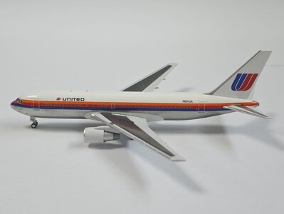 United Airlines Boeing 767-200ER (V1:400 1:400)