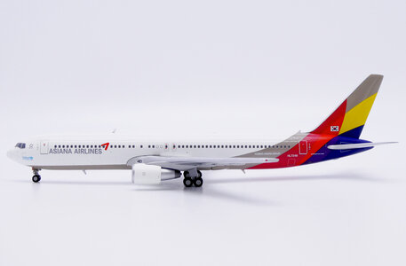 Asiana Boeing 767-300 (JC Wings 1:400)