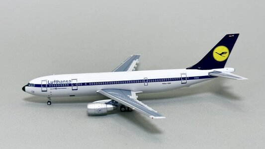 Lufthansa Airbus A300B2 (Yu ModeL 1:400)