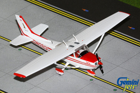 Private Cessna 172S Skyhawk (GeminiJets 1:72)