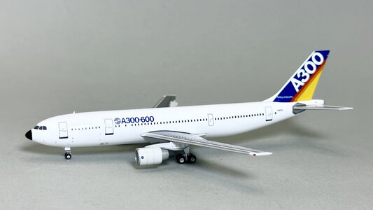 Airbus Industrie Airbus A300-600 (Yu ModeL 1:400)