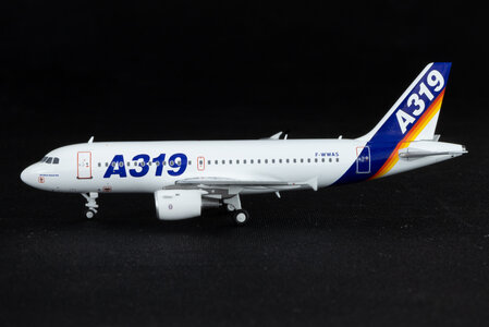 Airbus Airbus A319 (Kylin Model 1:400)