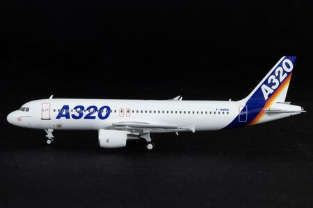 Airbus Airbus A320 (Kylin Model 1:400)