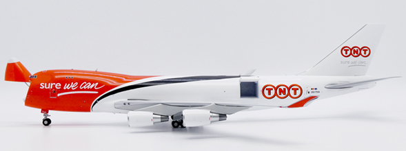 TNT Boeing 747-400F (JC Wings 1:200)
