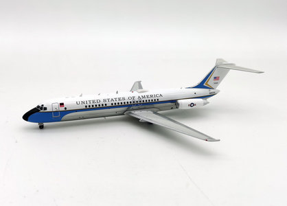 McDonnell Douglas House Color Purple MD-11 1:200 N211MD Diecast Airplane Model 