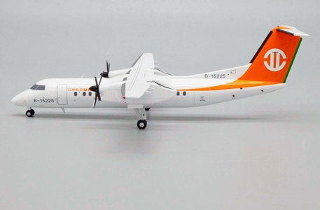 Uni Air - Bombardier Dash-8-300 (JC Wings 1:200)
