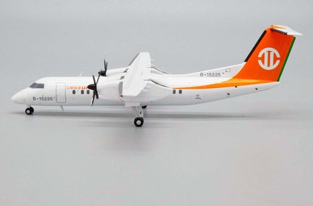 Uni Air Bombardier Dash-8-300 (Albatros 1:200)