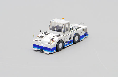 ANA Towing Tractor (JC Wings 1:200)