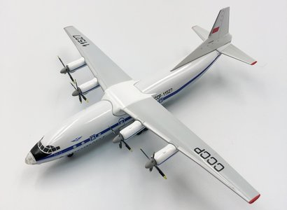 Aeroflot Antonov An-12 (Herpa Wings 1:200)