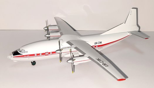 Meridian Air Antonov An-12 (KUM Models 1:200)