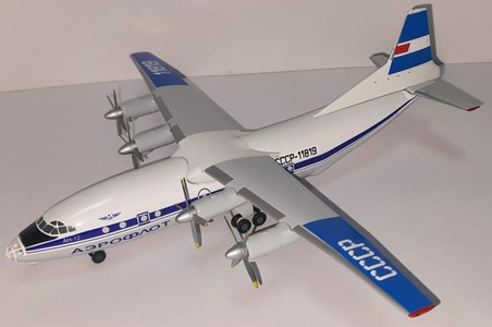 Aeroflot Polar Antonov An-12 (KUM Models 1:200)