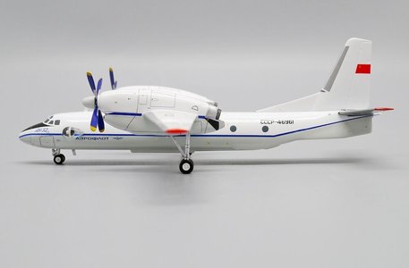 Aeroflot Antonov An-32 (AviaBoss 1:200)