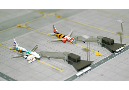 Scenix 2 Apron Boarding Stations (Herpa Wings 1:500)