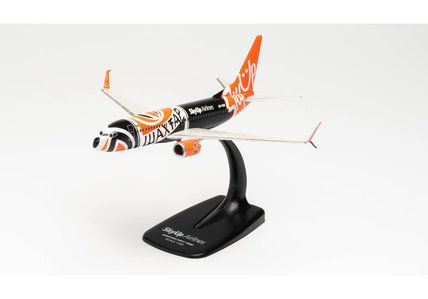 SkyUp Airlines Boeing 737-700 (Herpa Snap-Fit 1:200)