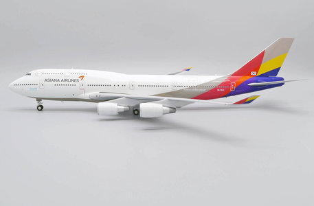 Asiana Airlines Boeing 747-400M (JC Wings 1:200)