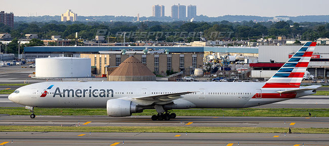 American Airlines Boeing 777-323ER (Aviation400 1:400)