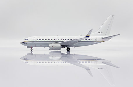 US Navy Boeing C-40A Clipper (JC Wings 1:200)