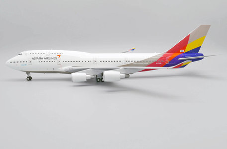 Asiana Airlines Boeing 747-400 (JC Wings 1:200)