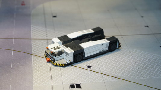  AST-1 Push Back Truck (Fantasy Wings 1:200)