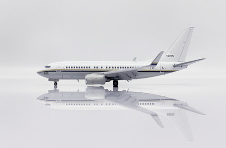 US Navy Boeing C-40A Clipper (JC Wings 1:200)