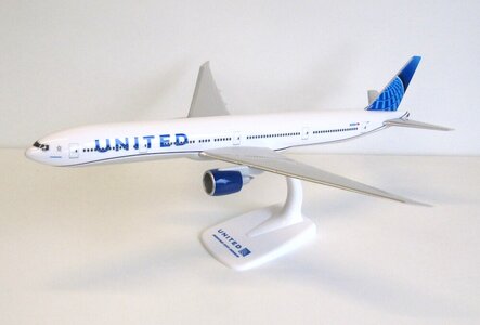 United Airlines Boeing 777-300ER (PPC 1:200)