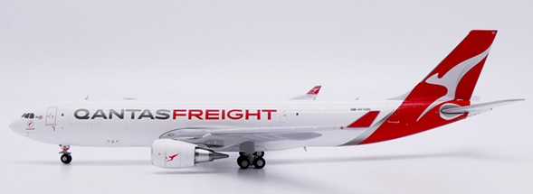 Qantas Freight Airbus A330-200(P2F) (JC Wings 1:400)