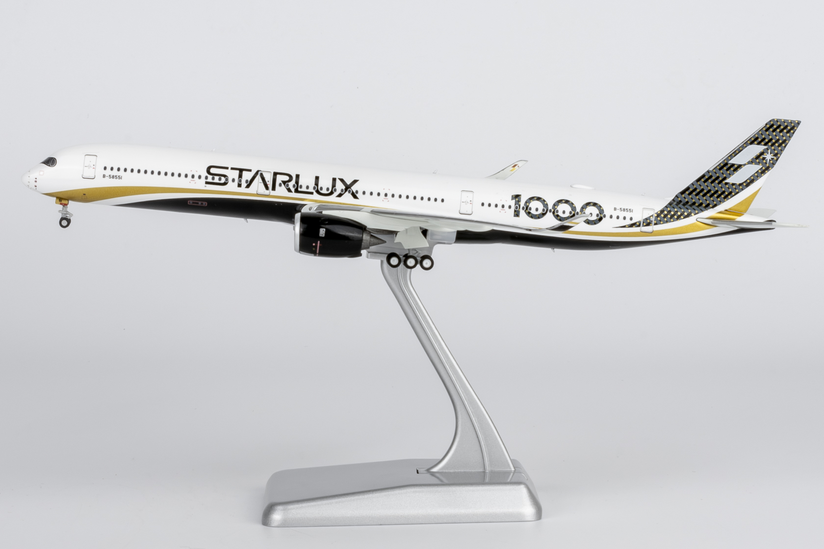 ScaleModelStore.com :: NG Models 1:400 - 57025 - Starlux Airlines