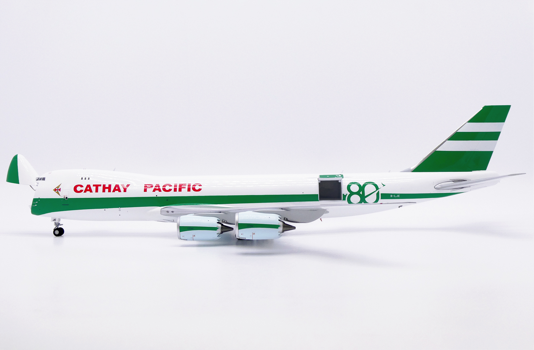 ScaleModelStore.com :: JC Wings 1:200 - SA2117C - Cathay Pacific