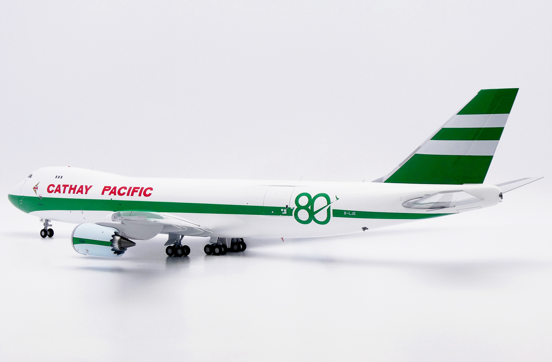 航空機・ヘリコプター Cathay Pacific Cargo Boeing 747-8F 1/200 ScaleModelStore.com :: JC Wings 1:200 - SA2117C - Cathay Pacific