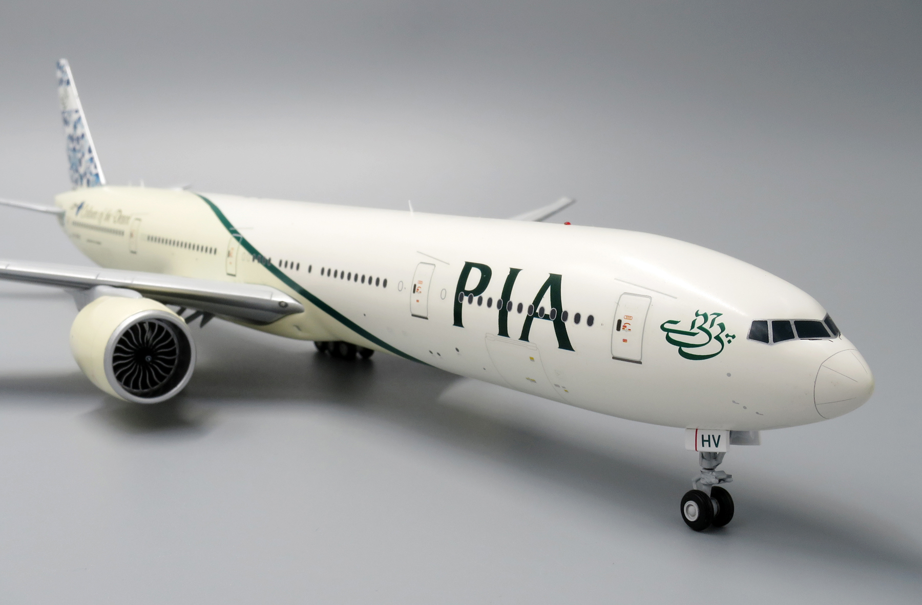 ScaleModelStore.com :: JC Wings 1:200 - LH2038 - PIA Boeing 777-300ER