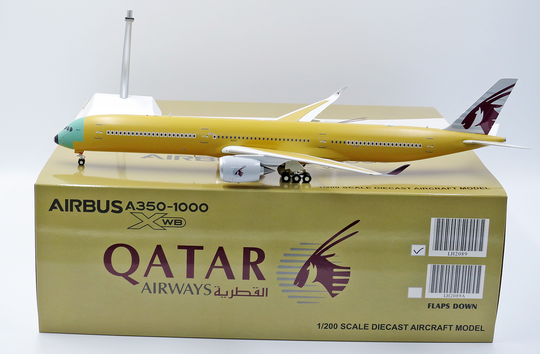 qatar airways diecast model