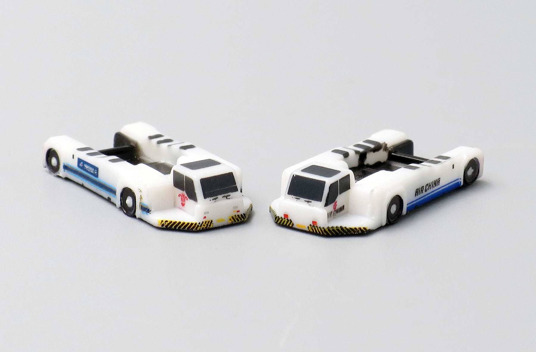 Details about   JC WINGS 1:400 AIRLINER PUSH BACK TUGS 2x AIR CHINA 2x CHINA SOUTHERN JCGSE009 