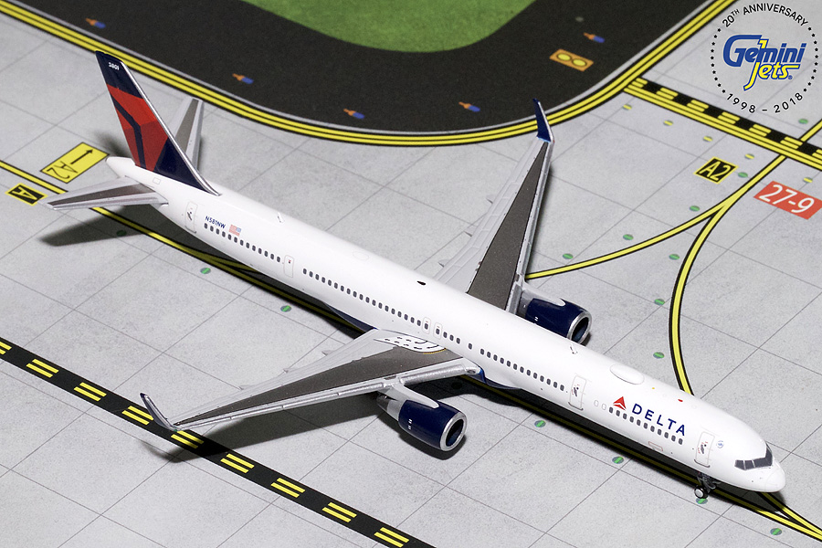 GEMINI JETS DELTA AIR LINES BOEING 757-300 1:400 GJDAL1739 IN STOCK