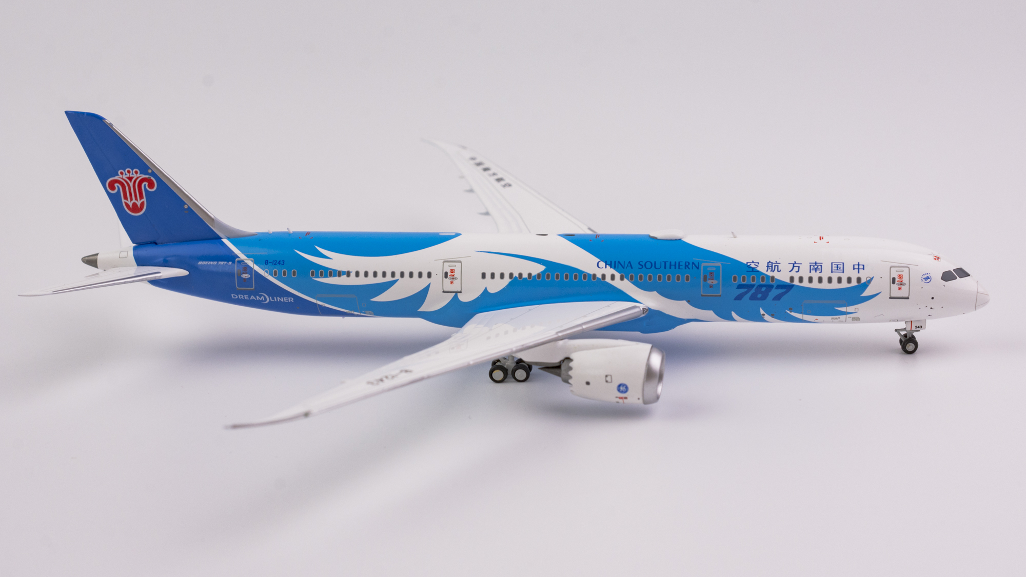 IF789CZ0319 1/200 CHINA SOUTHERN AIRLINES B787-9 DREAMLINER B-1168 THE 787TH 787 