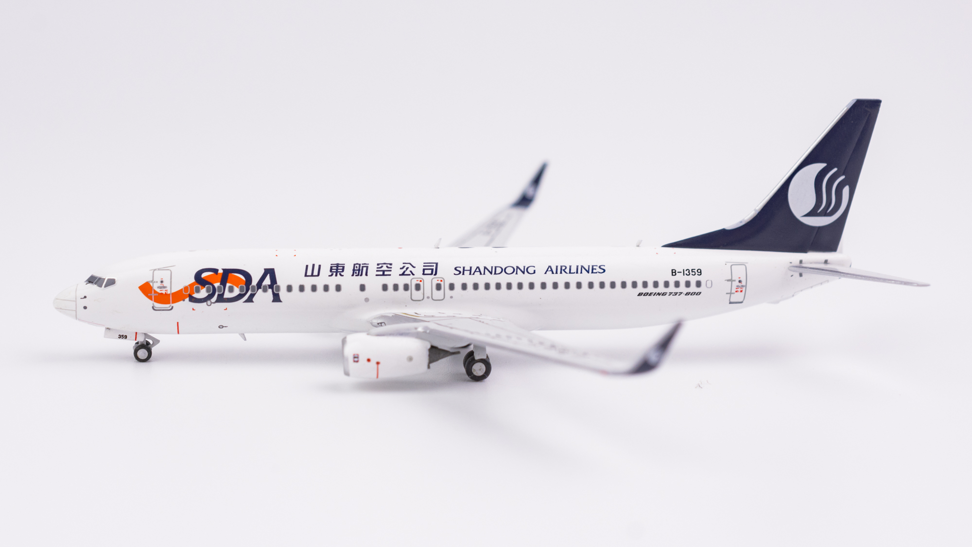 Details about   Flight Miniatures Hainan Airlines Boeing 737-800 Desk Top 1/180 Model Airplane 