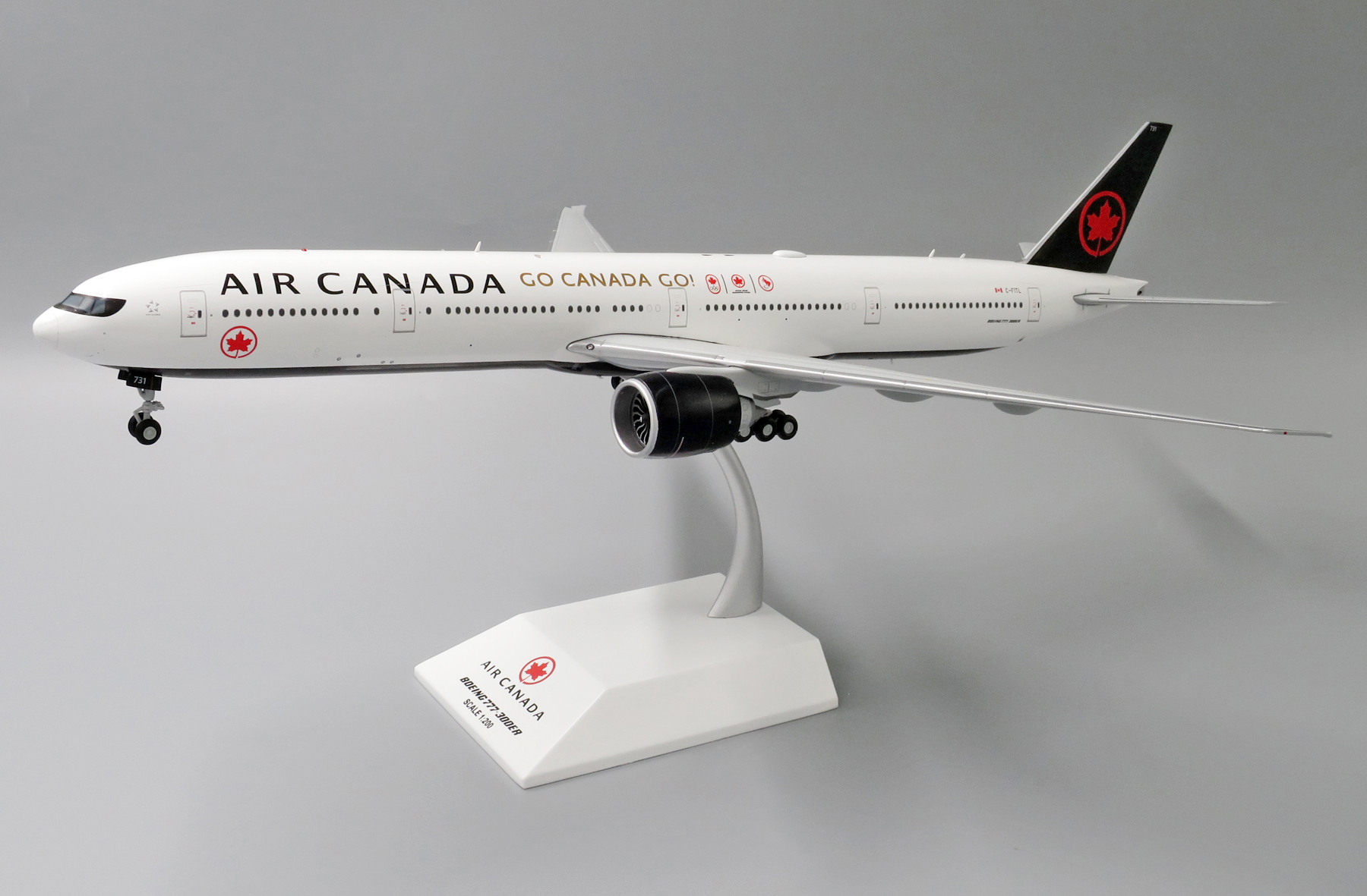 Boeing 777-200LR 1:200 Air Canada Hogan Wings 0335