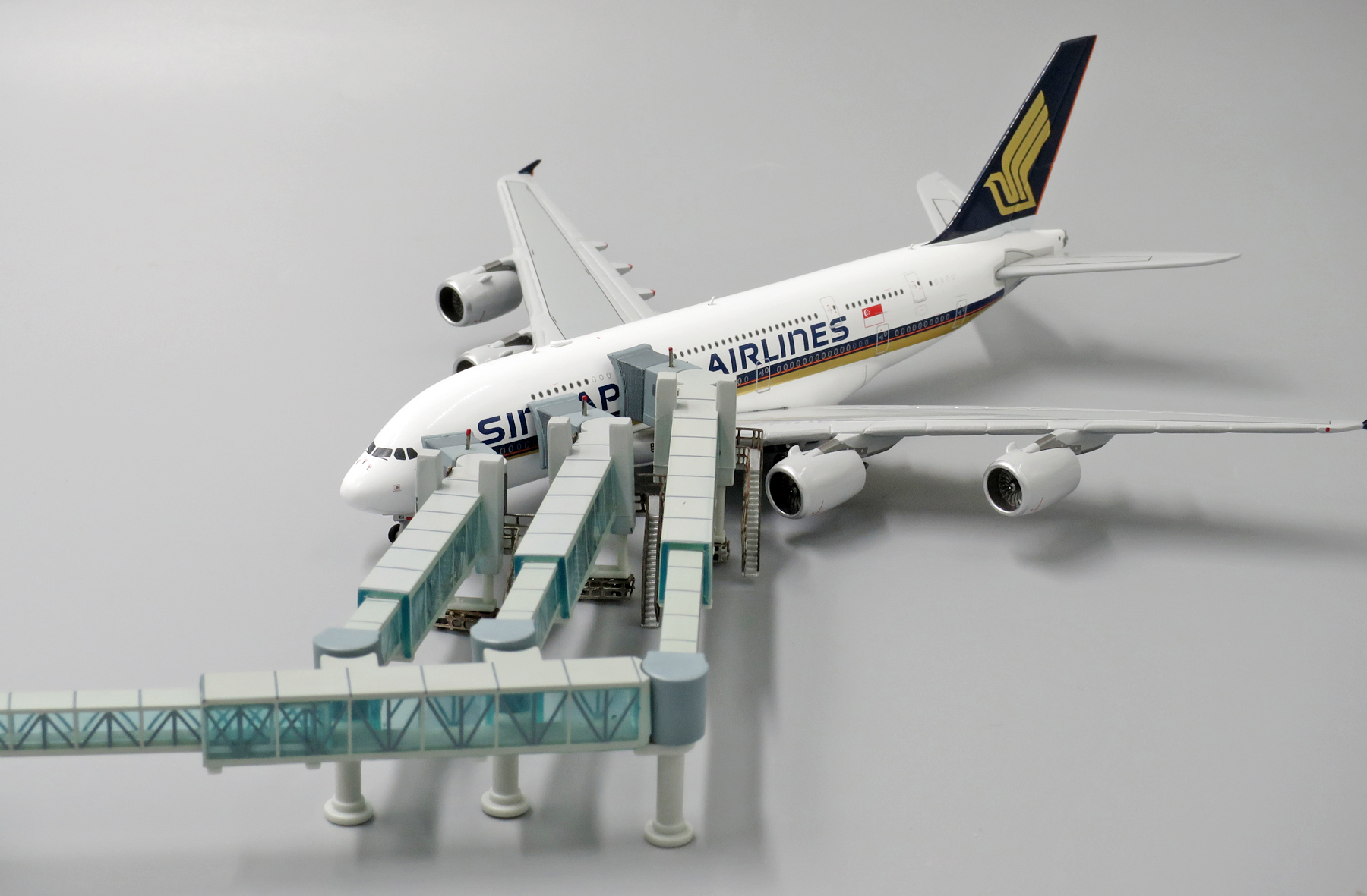 JC Wings 1//400 Airbus A380 Aircraft Air Passenger Bridge miniature set LH4136