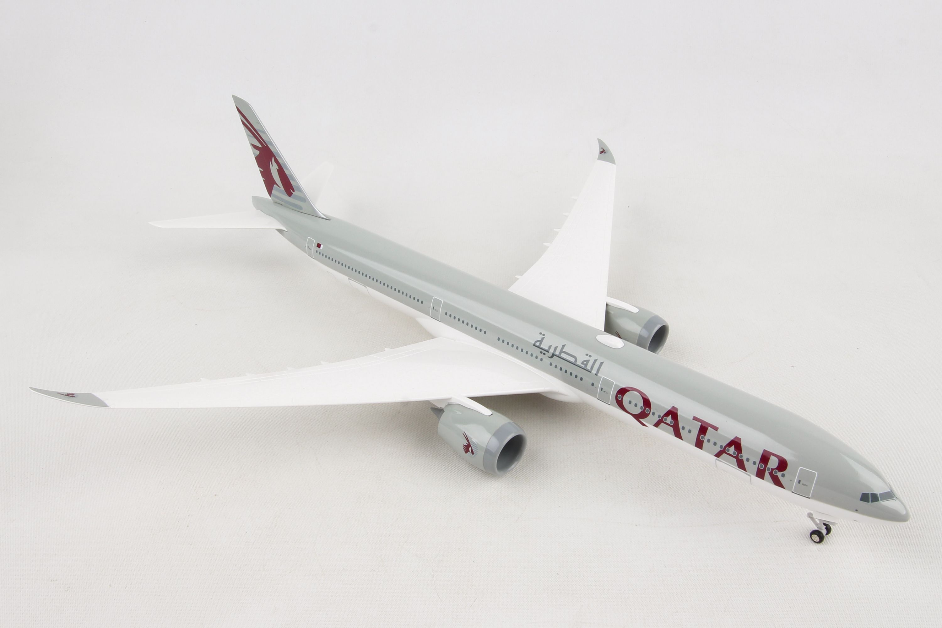 Qatar Airways Boeing 777-9 1:200 SkyMarks SKR1014 Modell B789 klappbare Flügelsp 