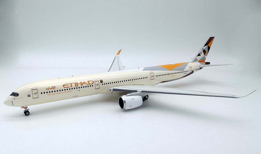 etihad toy plane