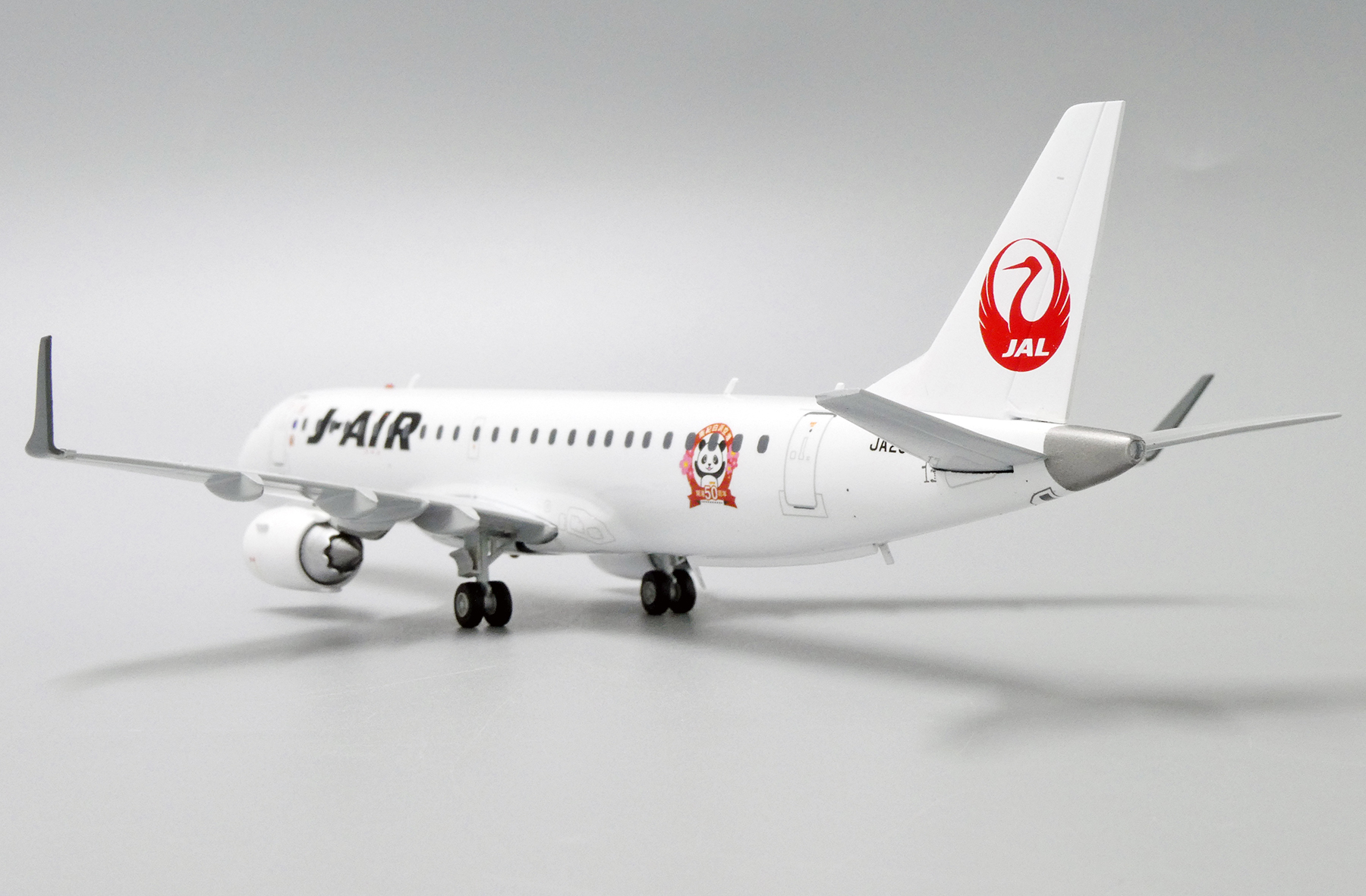 Maquette Avion JC Wings – Embraer 190 J-Air JA252J – Échelle 1:200