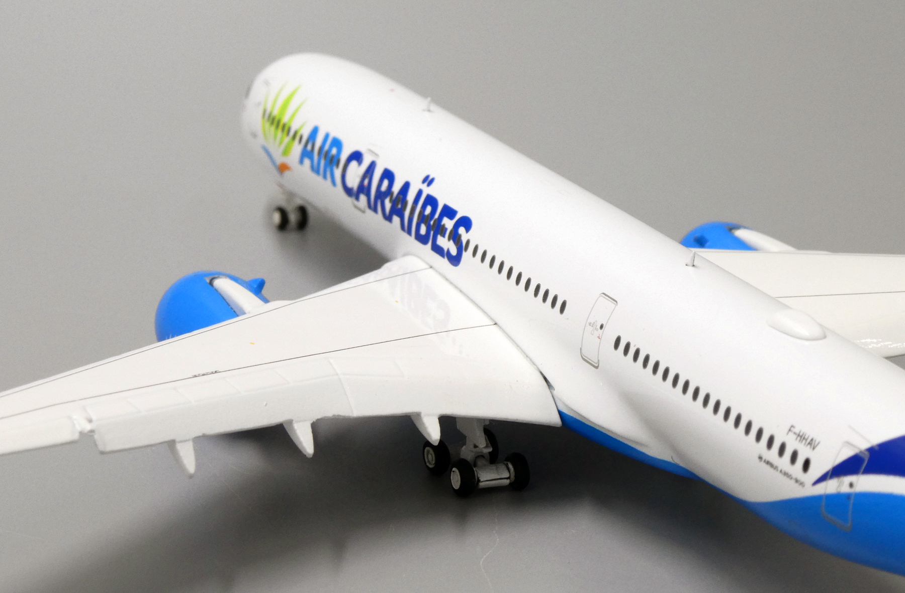 Modèle Réduit Avion Air Caraïbes A350-900 F-HHAV - Échelle 1/400, Moulé Sous Pression, Avec Support