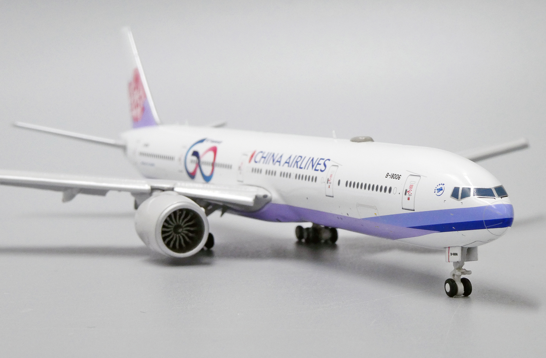 Jcwings JC4178A 1/400 China Airlines B777-300ER 60TH ANV Flap Down B-18006 avec ANT Jcwings JC4178A 1/400 China Airlines B777-300ER 60TH ANV Flap Down B-18006 avec ANT