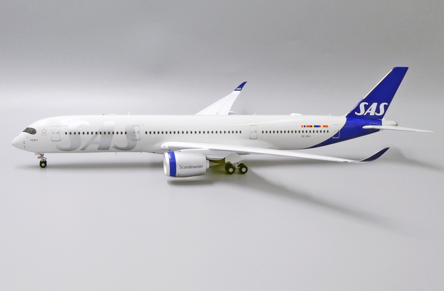 Modello Airbus A350-900 SAS Scandinavian Airlines 1:200 – Scala Da Collezione Con Supporto