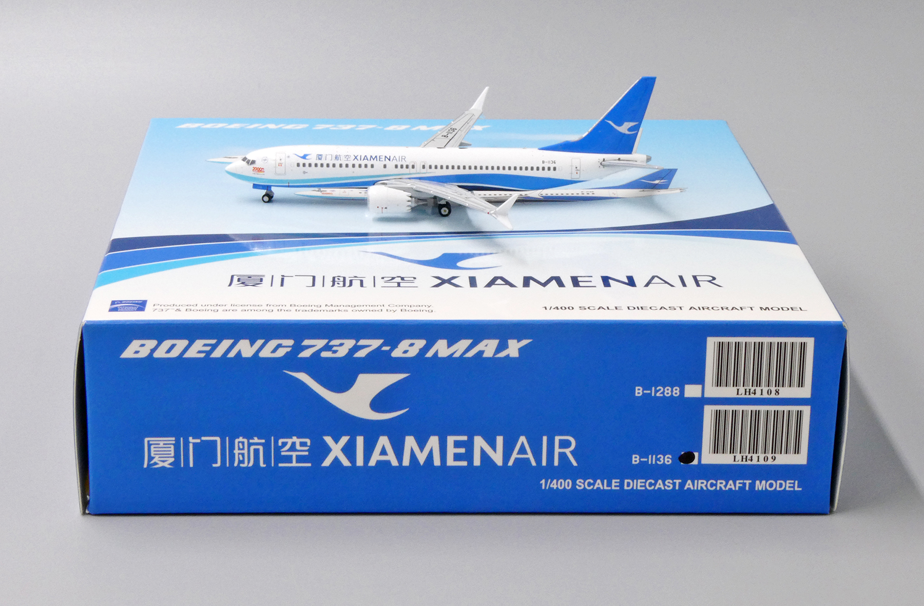 B-1136 WITH STAND JC WINGS LH2135 1/200 XIAMEN AIRLINES B737-8 MAX 2000TH REG 