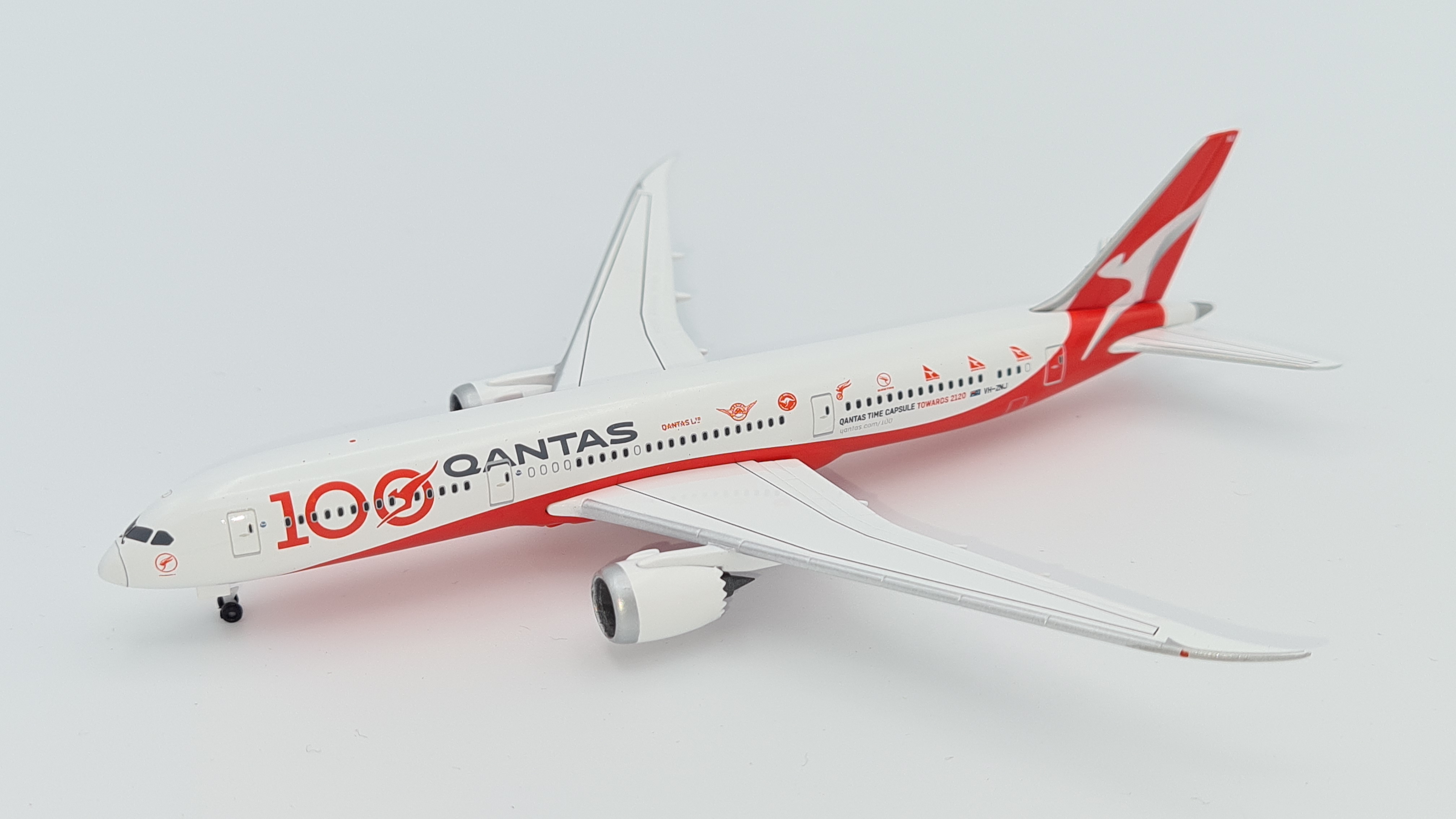 Die-Cast Model Plane 558778 Herpa Wings 1:200 Qantas Boeing 787-9 VH-ZNA 