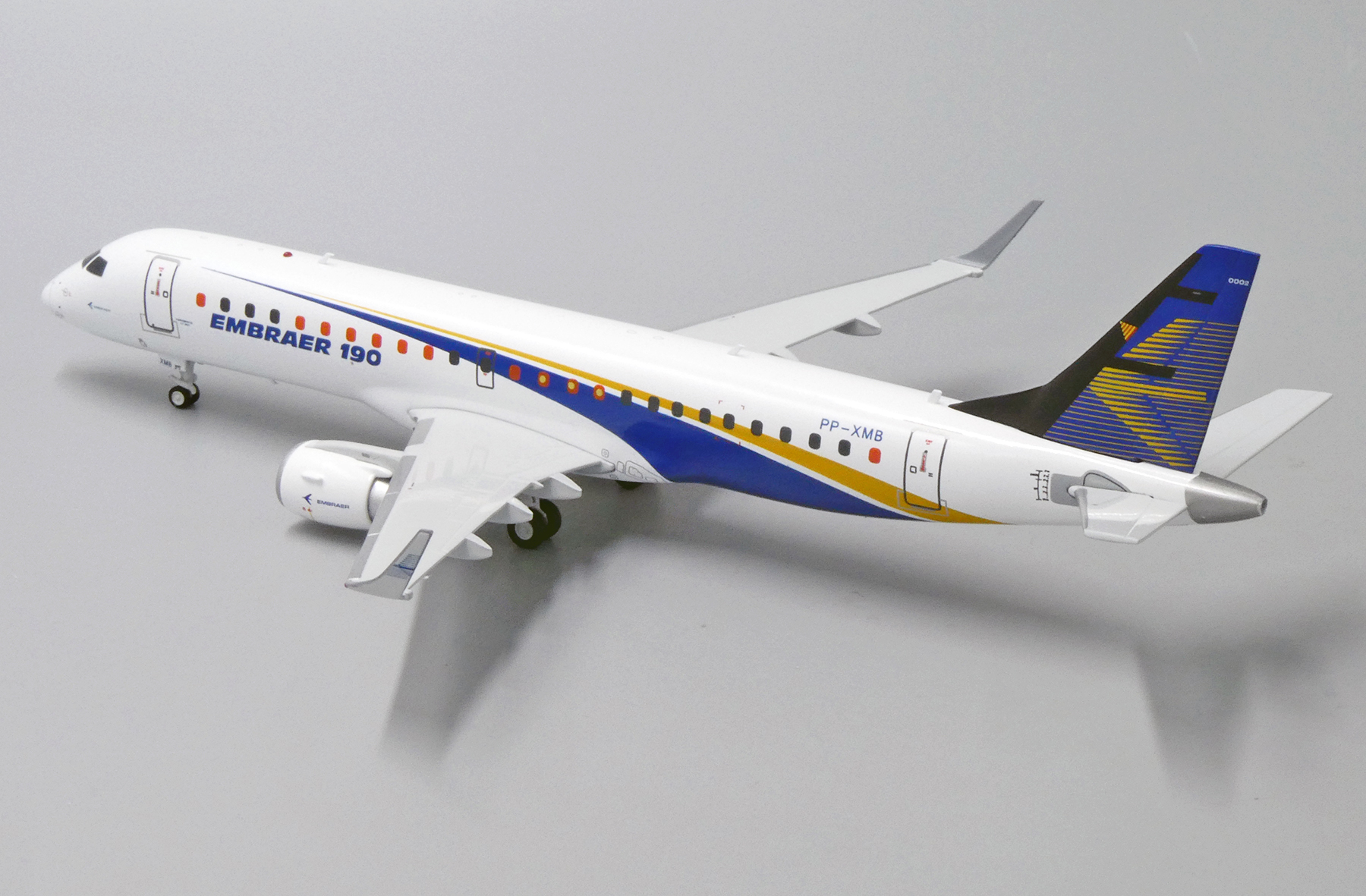 Details about   JCWINGS JCLH2221 1/200 EMBRAER 190 E-JETS AROUND THE WORLD REG:PP-XMB W/S 120PCS 